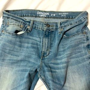 Denizen Levi’s 216 Skinny Fit